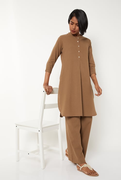 Women Seersucker Straight Kurta Set