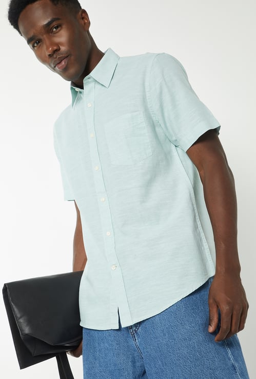 Men Solid Regular Fit Shirt