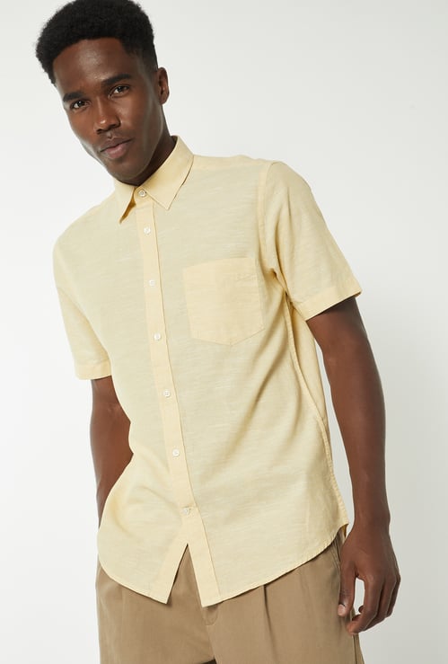 Men Solid Regular Fit Shirt