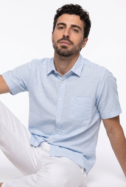 Men Solid Slim Fit Shirt