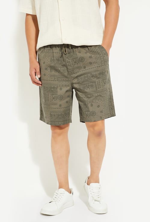 URB_N Men Bandana Print Shorts
