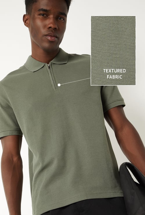 Men Solid Zipper Polo T-shirt