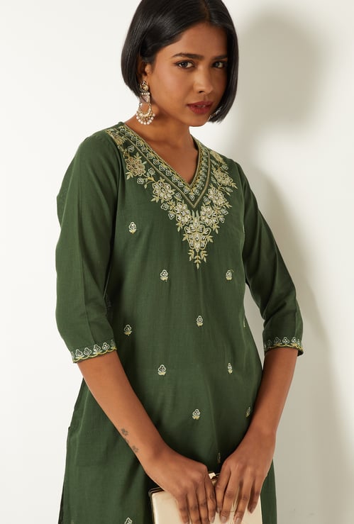 Women Embroidered Straight Kurta