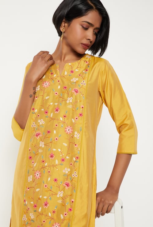 Women Embroidered Straight Kurta