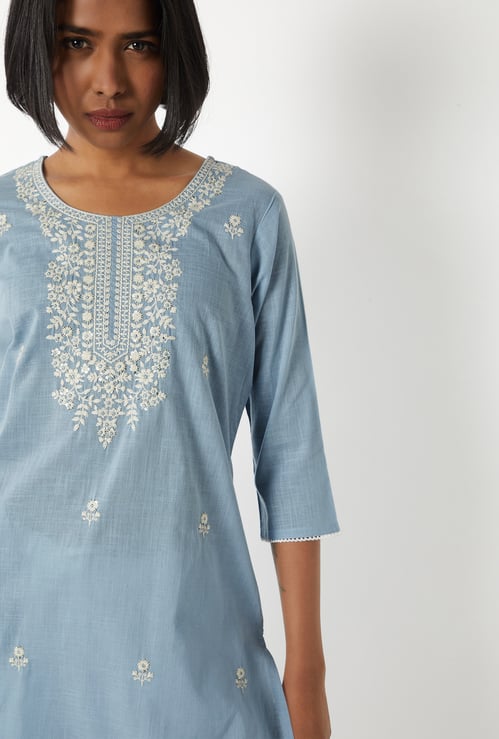 Women Embroidered Straight Kurta