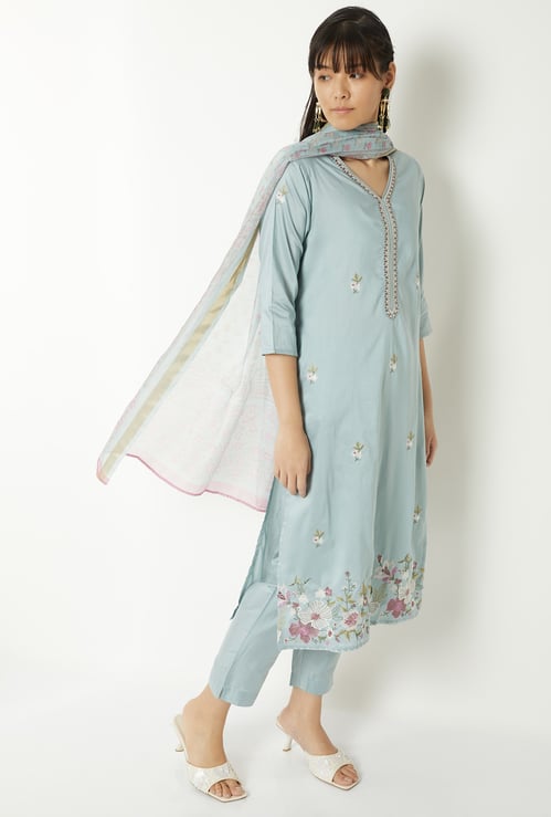 Women Floral Embroidered Straight Kurta Set