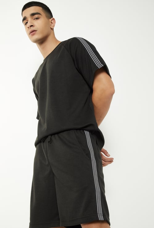 Men Striped Taping Sports Shorts