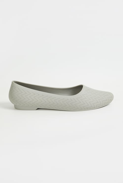 Women Textured Ballerinas