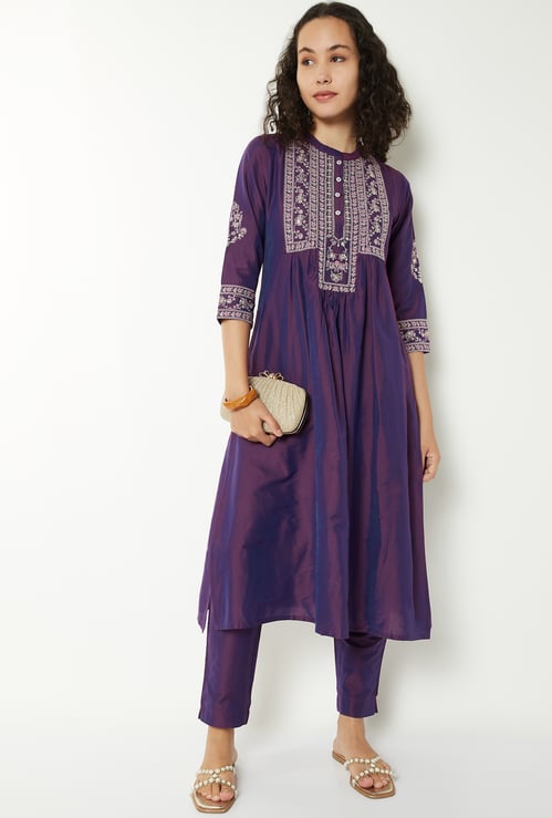 Women Embroidered Straight Kurta Set