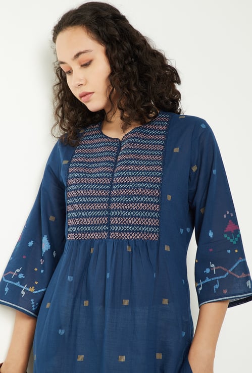 Women Embroidered Straight Kurta