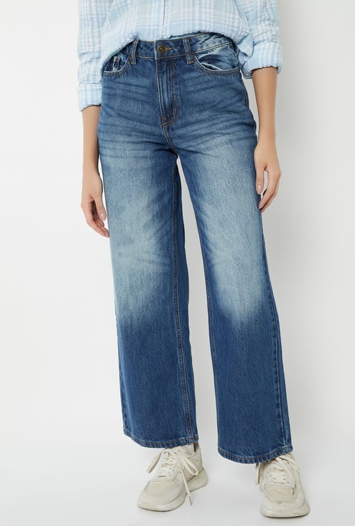 Women Clean Look Mid Rise Jeans
