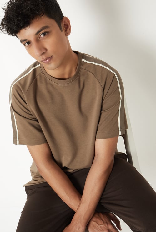 Men Contrast Taping Sports T-shirt
