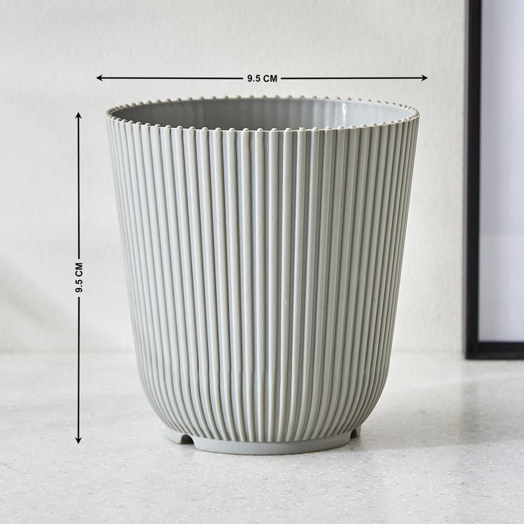 Nomad Viksa Polypropylene Ribbed Planter