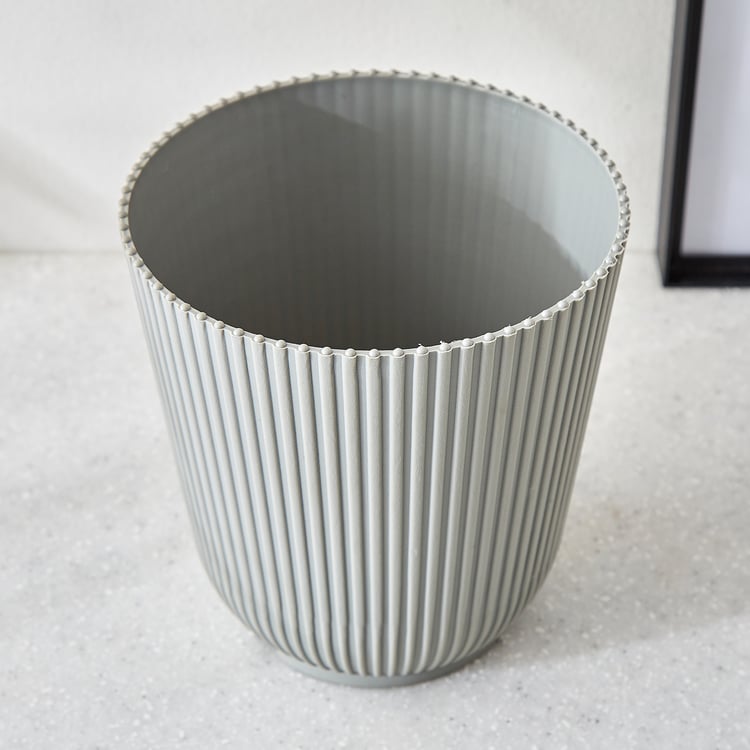 Nomad Viksa Polypropylene Ribbed Planter