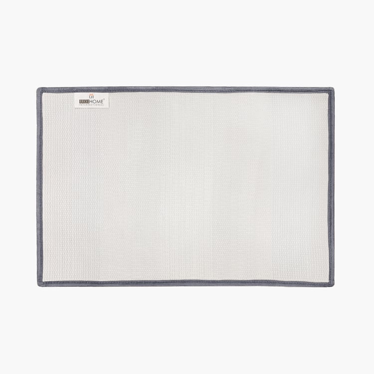 LUXE HOME INTERNATIONAL Microfiber Striped Anti-Slip Bath Mat - 60x40cm