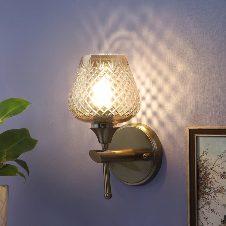 VEDAS Imperial Glass Diamond Patterned Wall Light