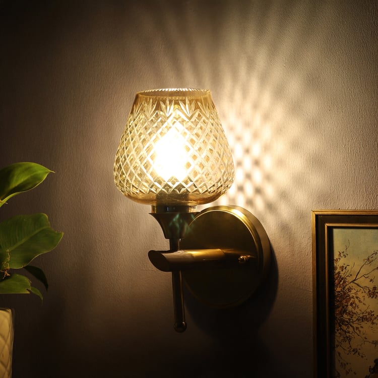 VEDAS Imperial Glass Diamond Patterned Wall Light