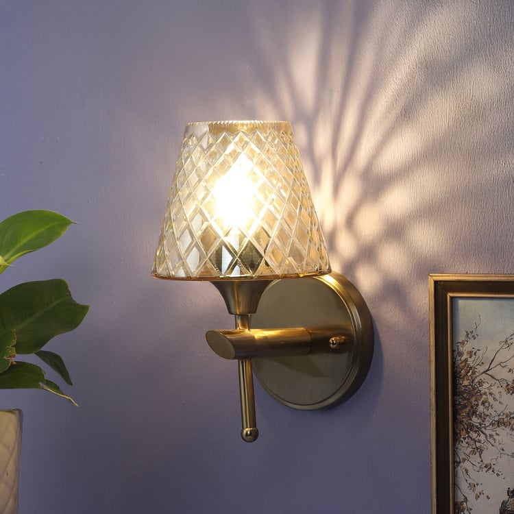 VEDAS Imperial Glass Diamond Pattern Wall Light