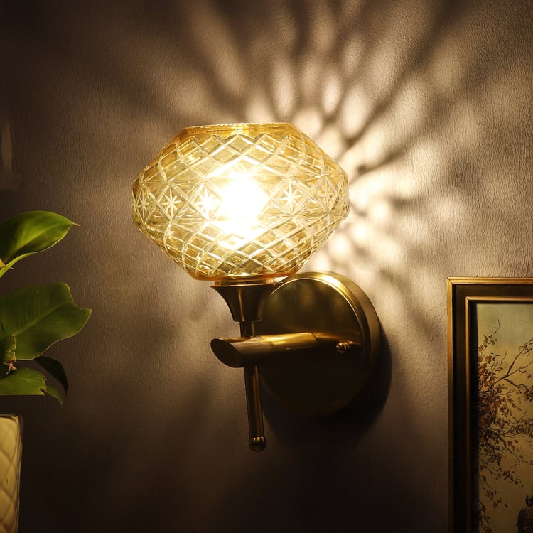 VEDAS Imperial Glass Diamond Pattern Wall Lamp