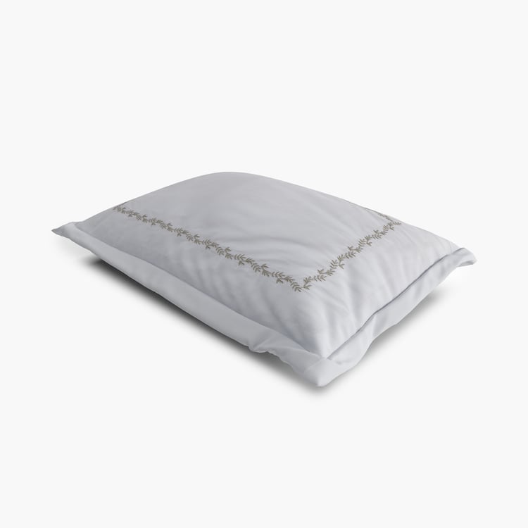Hotel Luxe Wreath Set of 2 Embroidered Pillow Covers - 70x45cm