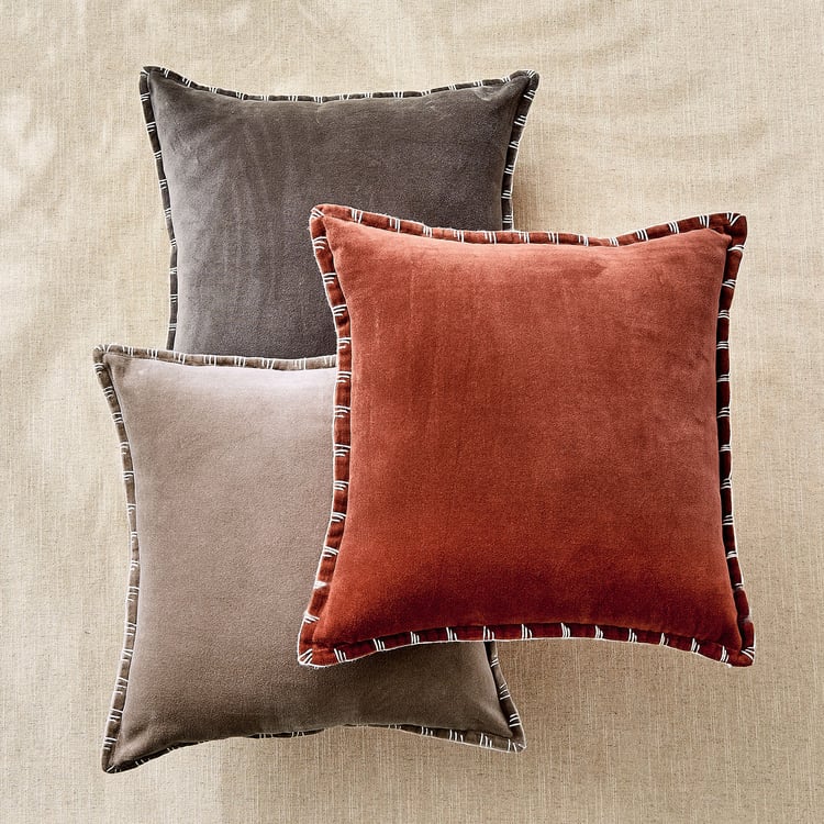 Bagh Velvet Cushion Cover - 45x45cm