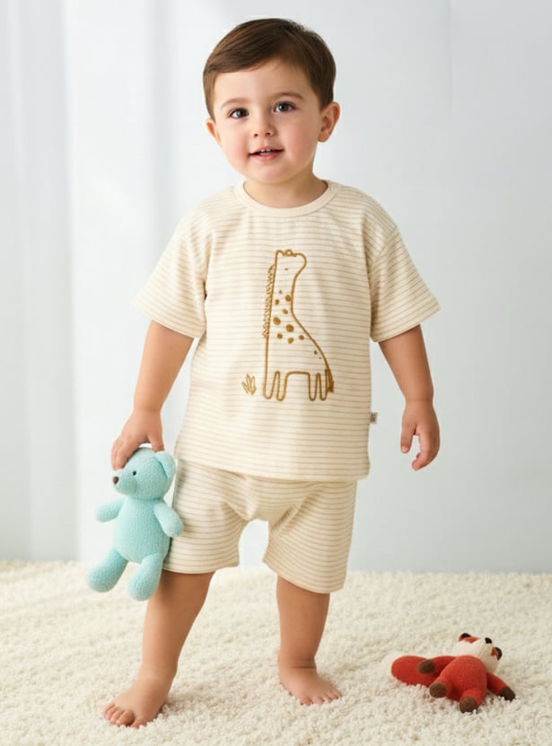 Juniors Giraffe Embroidered T-shirt