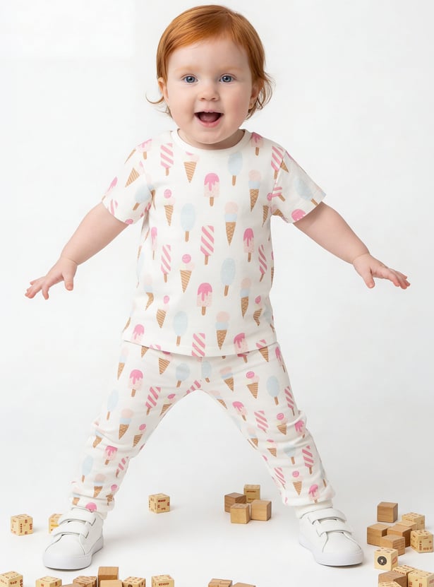 Juniors Printed T-shirt and Joggers Set