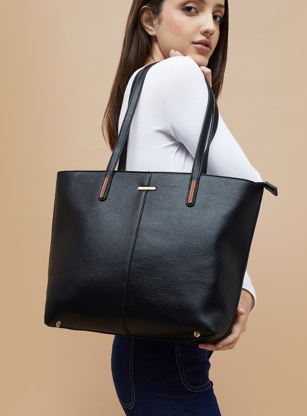GINGER Textured Shoulder Bag