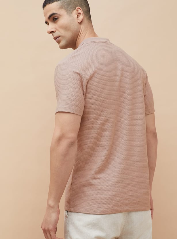 CODE UNWIND Textured Johnny Collar T-shirt