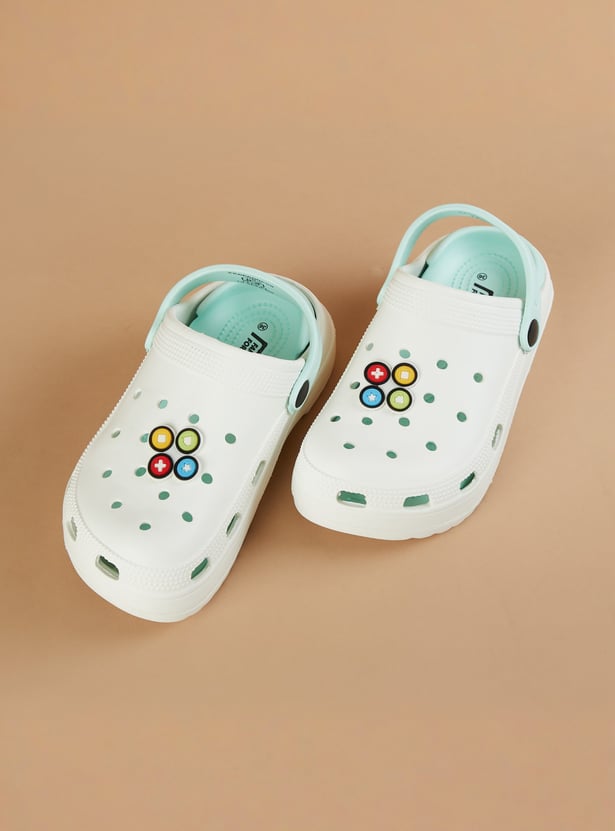 FAME FOREVER Girls Charm-Detailed Clogs
