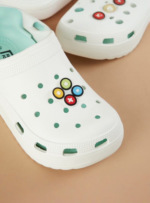 FAME FOREVER Girls Charm-Detailed Clogs