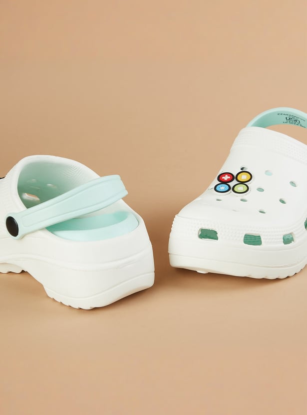 FAME FOREVER Girls Charm-Detailed Clogs