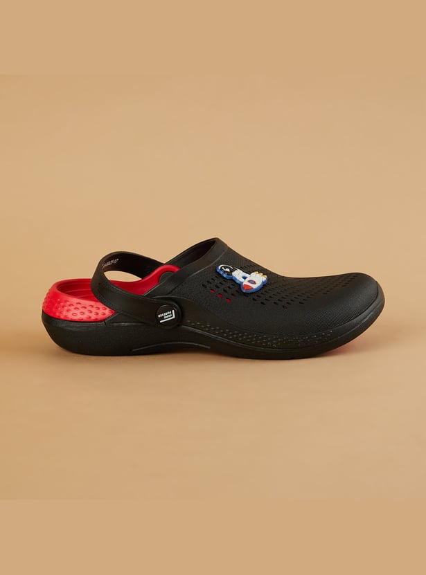 FAME FOREVER Boys Charm Detail Clogs