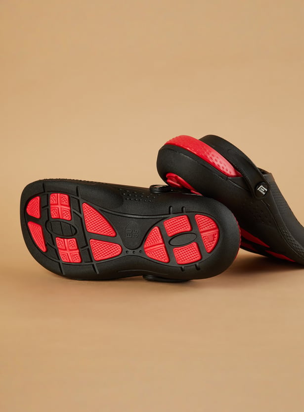 FAME FOREVER Boys Charm Detail Clogs