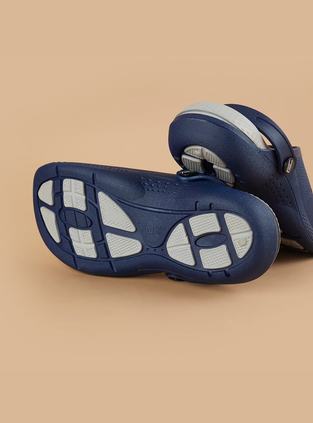 FAME FOREVER Boys Spiderman Charm Detailed Clogs