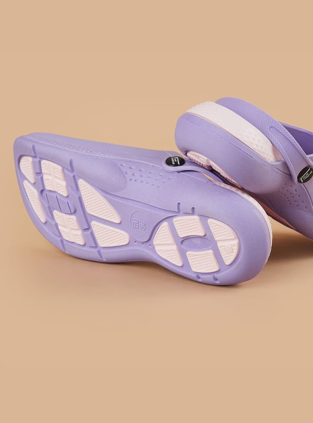 FAME FOREVER Elsa Charm Clogs