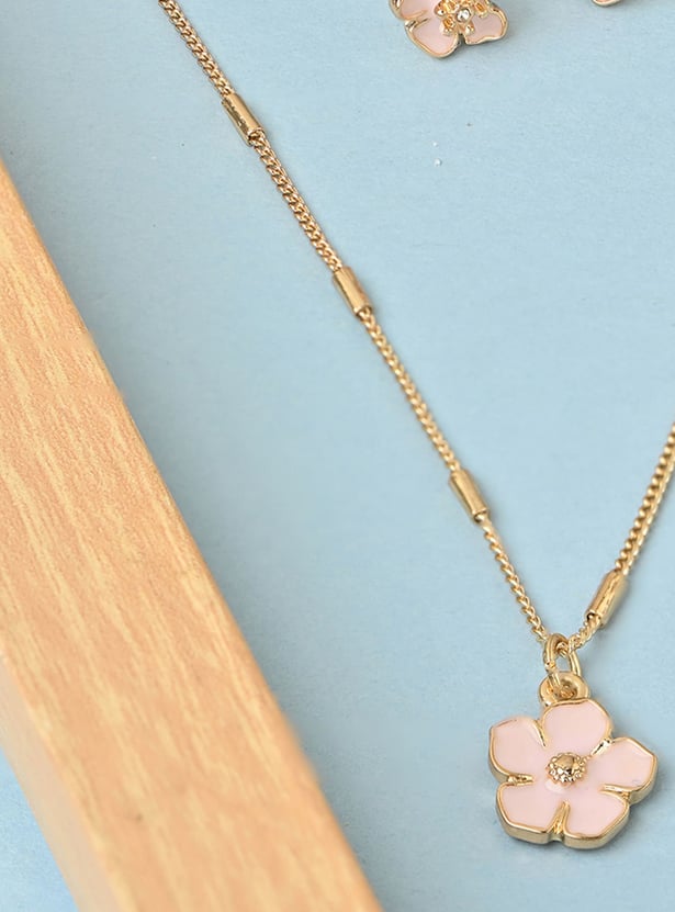 TONIQ Floral Design Necklace and Earrings Set