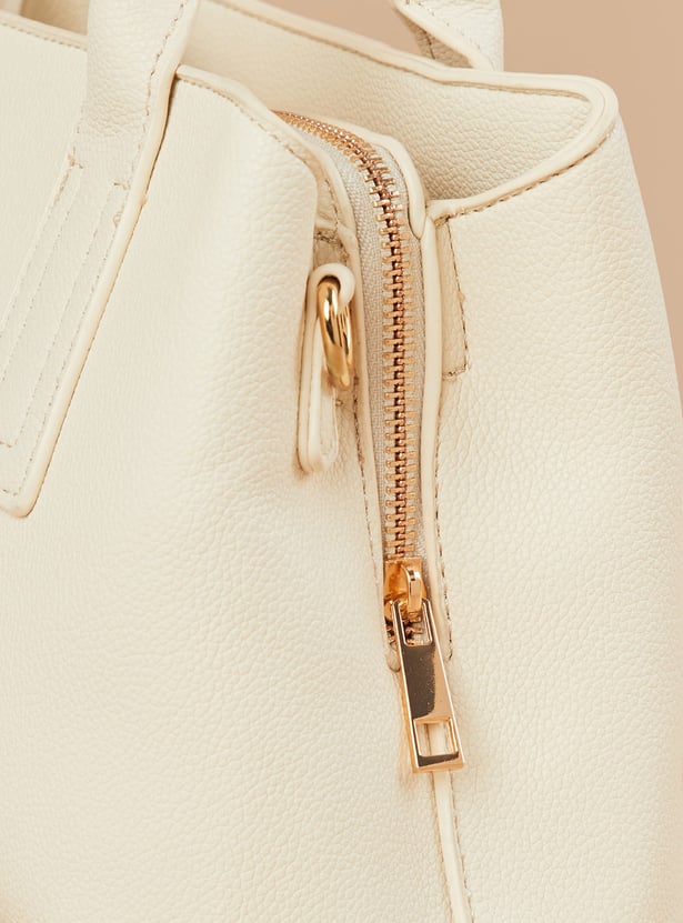 GINGER Textured Handheld Bag