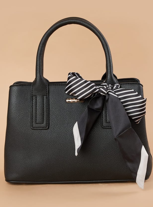 GINGER Textured Handheld Bag