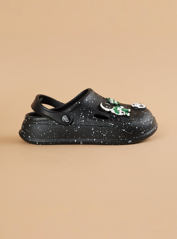 FAME FOREVER Boys Charm Detail Clogs