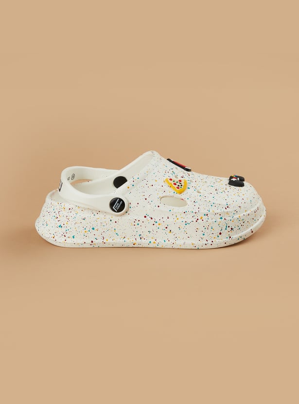 FAME FOREVER Boys Charm Detail Clogs