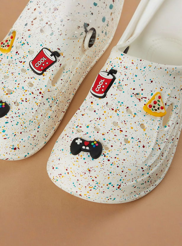 FAME FOREVER Boys Charm Detail Clogs