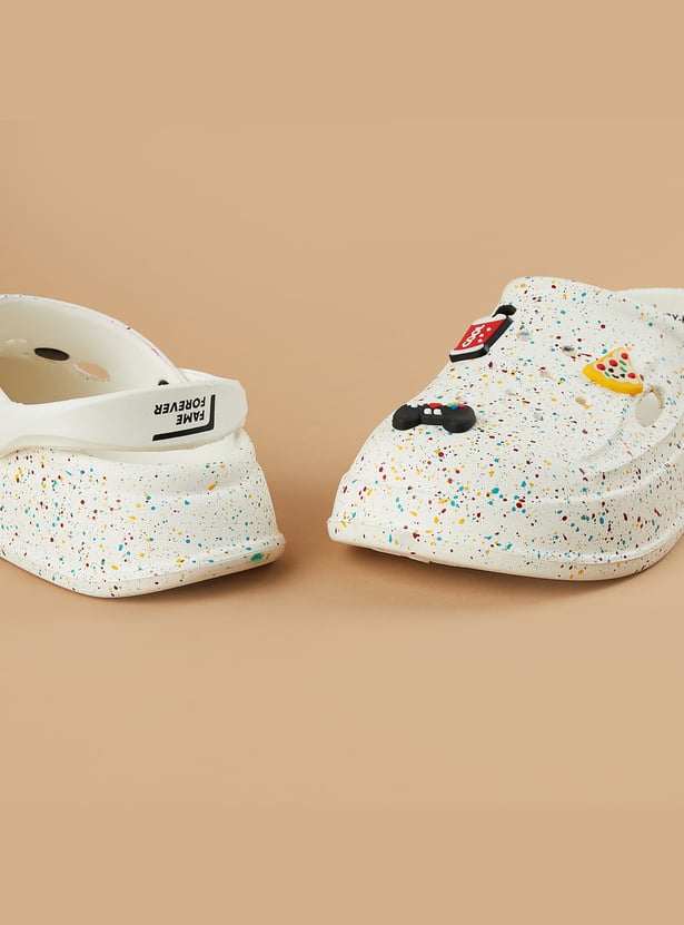 FAME FOREVER Boys Charm Detail Clogs