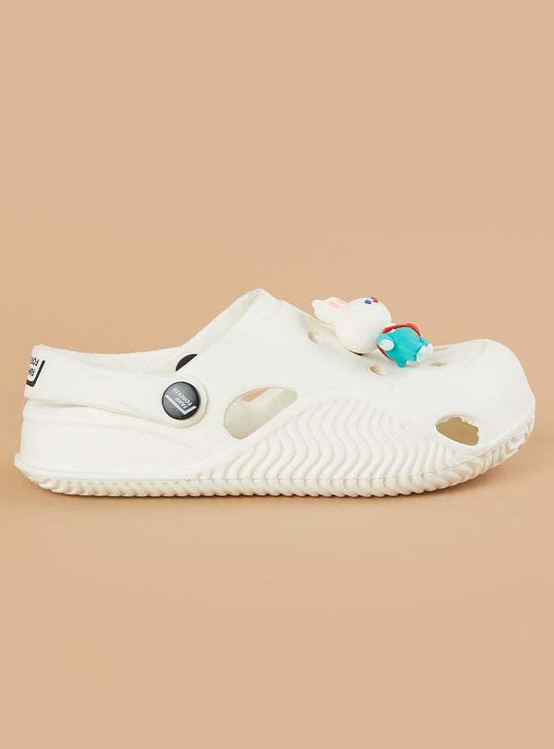 FAME FOREVER Gibbitz Detailed Clogs