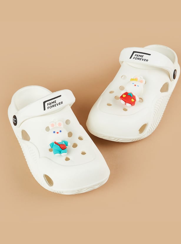 FAME FOREVER Gibbitz Detailed Clogs