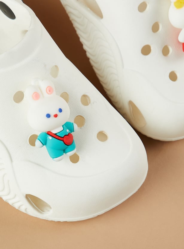 FAME FOREVER Gibbitz Detailed Clogs