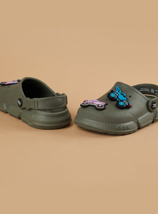 FAME FOREVER Boys Clogs with Charms