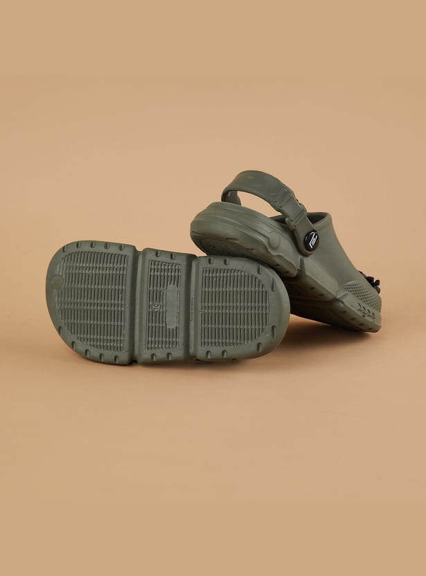 FAME FOREVER Boys Clogs with Charms