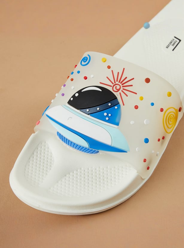 FAME FOREVER Boys Applique Sliders