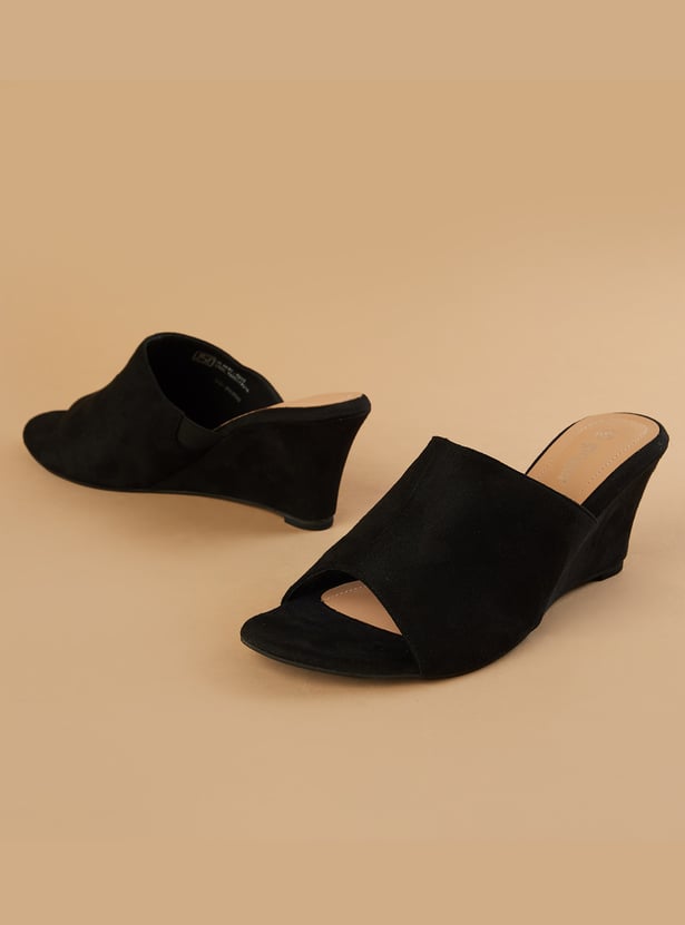GINGER Faux Suede Wedges